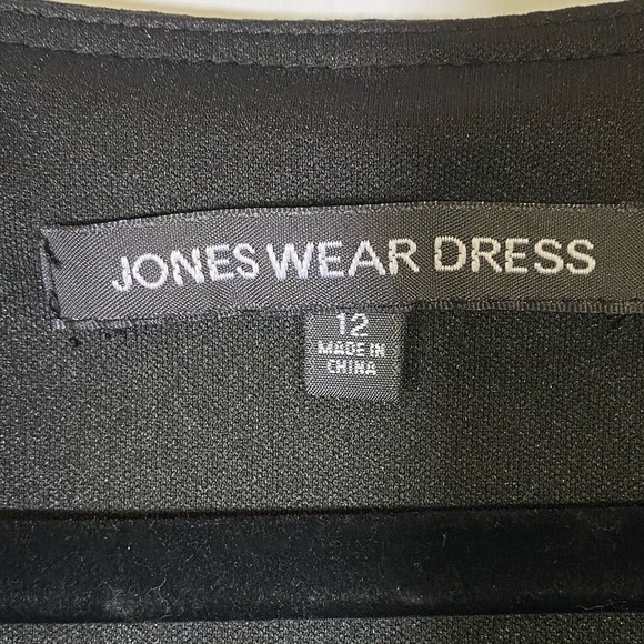 Jones Wear Dress size 12 Black Midi Plunge Neckline Short Sleeve Little Black - Picture 6 of 7